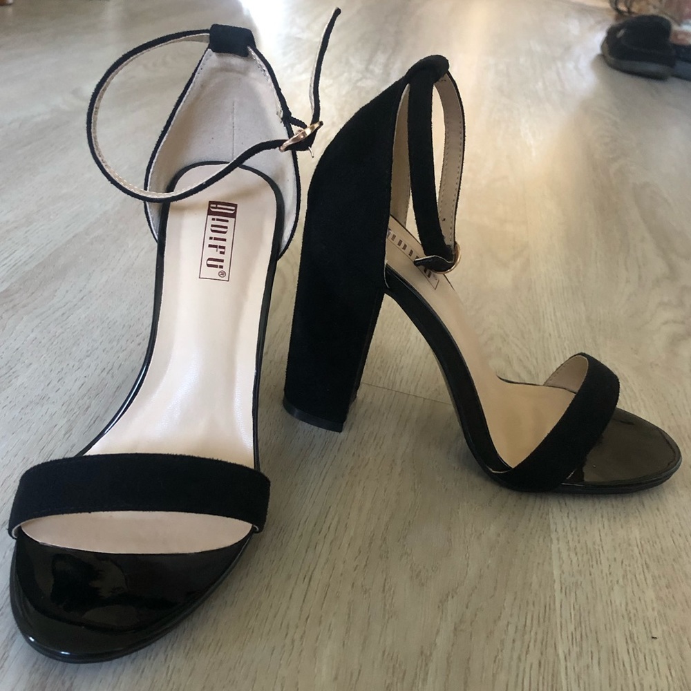 Black block heel